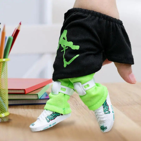 Mini Finger Skateboard &amp; Scooter Play Set