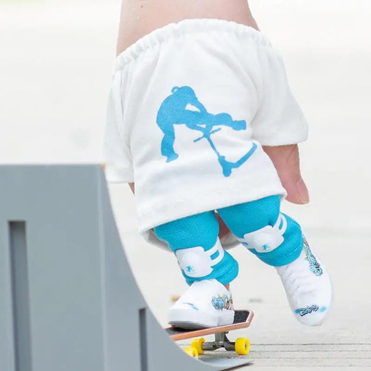 Mini Finger Skateboard &amp; Scooter Play Set