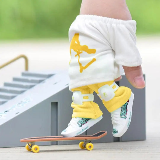 Mini Finger Skateboard &amp; Scooter Play Set